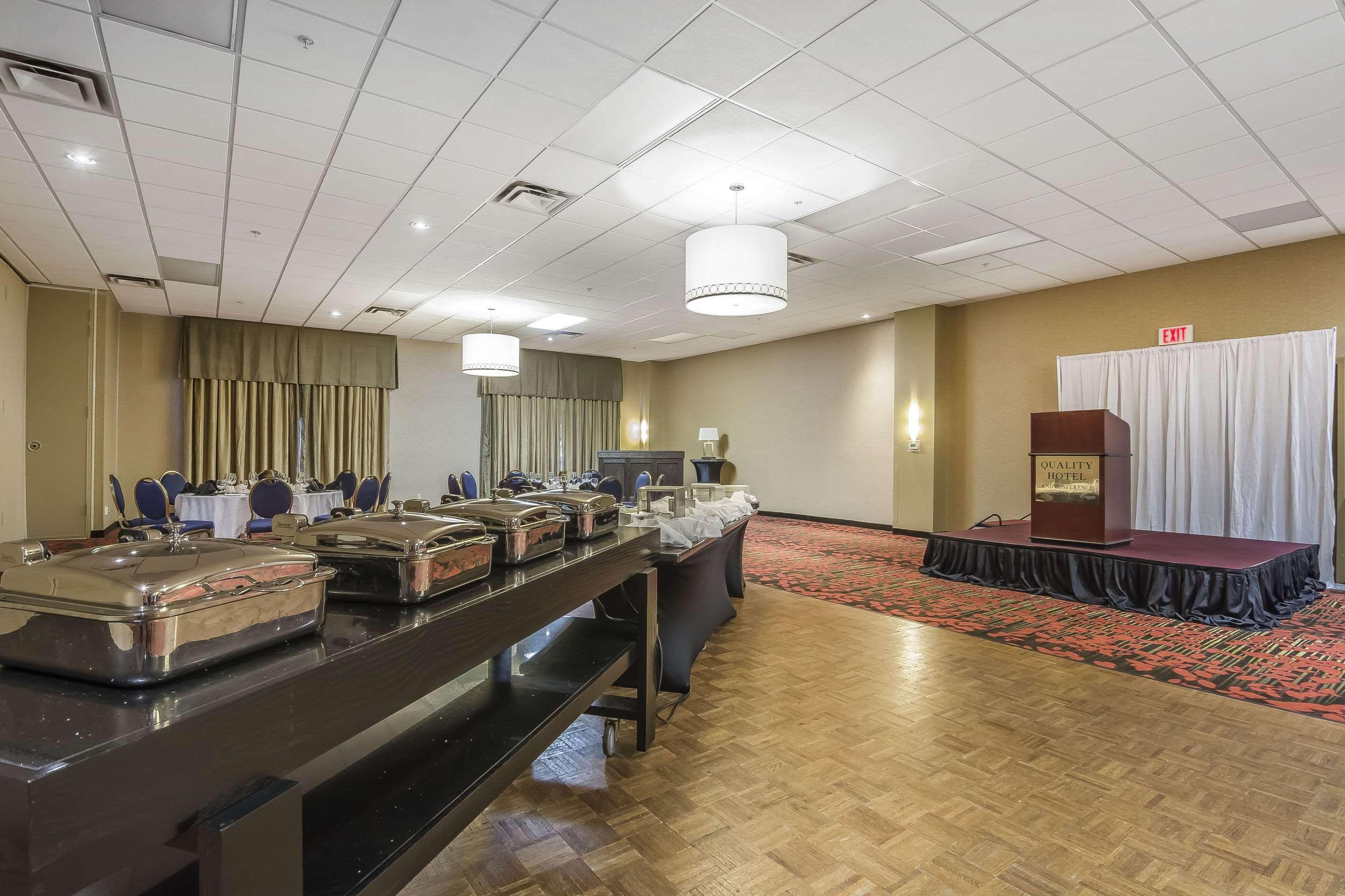 Quality Hotel & Conference Centre Fort Mcmurray Exterior foto